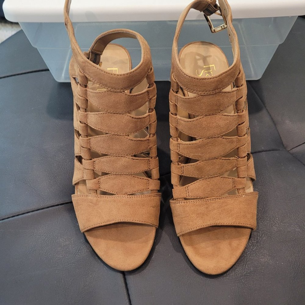 women's sandals.